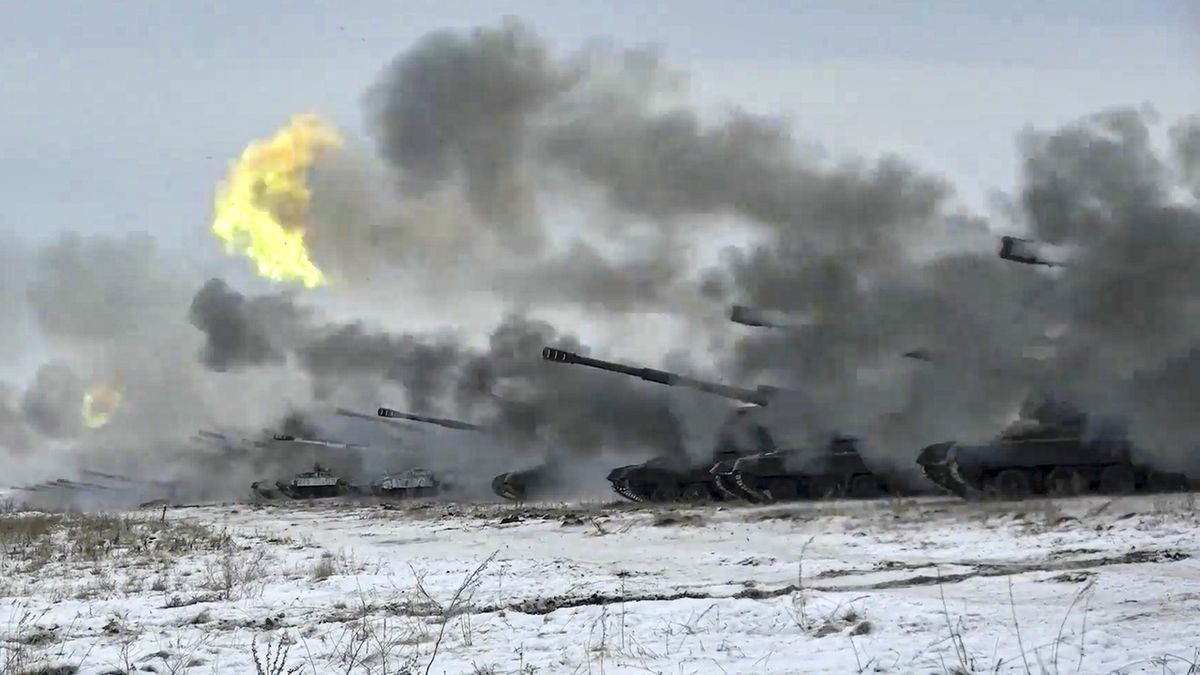 Rusko přisouvá jednotky na Donbas, ale chybí mu munice